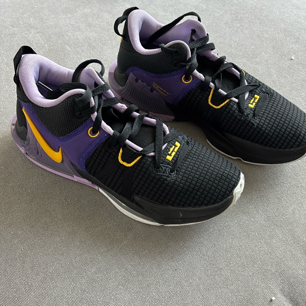 LeBron Witness 7. Gently worn.